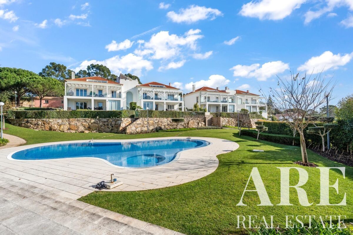 Duplex Apartment 5-bedroom for sale in Quinta da Martinha, Cascais, Greater Lisbon &bull; ARE39248