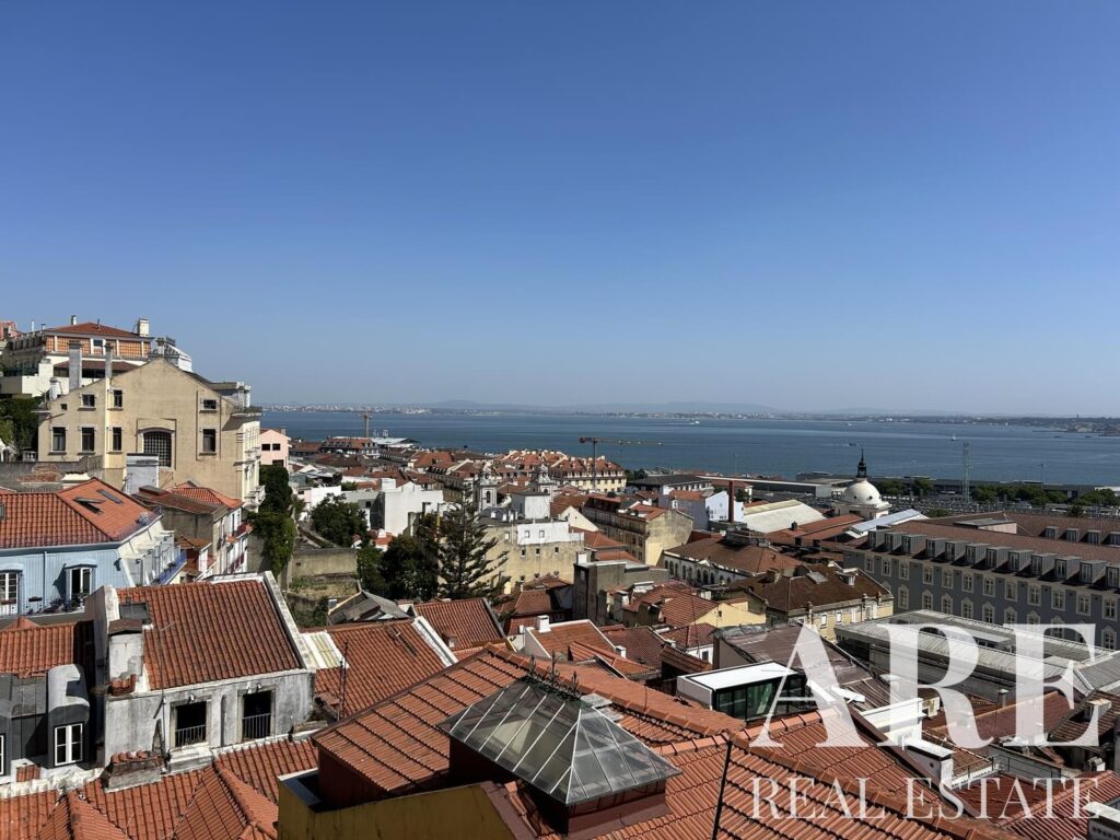 Apartment 2-bedroom for sale in Chiado, Lisbon