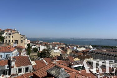 Apartment 2-bedroom for sale in Chiado, Lisbon