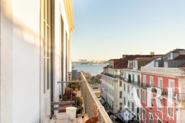 Apartment 2-bedroom for sale in Chiado, Lisbon