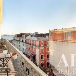 Apartment 2-bedroom for sale in Chiado, Lisbon - gallery image