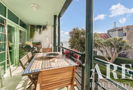 Apartment 4-bedroom for sale in Paço de Arcos, Oeiras, Lisboa