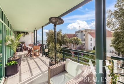 Apartment 4-bedroom for sale in Paço de Arcos, Oeiras, Lisboa
