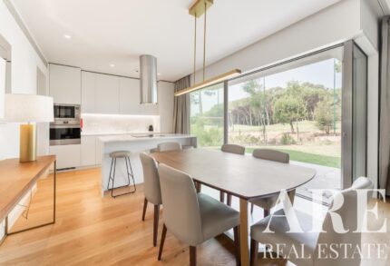 Apartment 2-bedroom for sale in Quinta da Marinha, Cascais, Lisboa