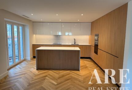 Apartment 5-bedroom for sale in Avenidas Novas, Lisboa
