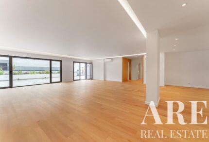 Apartment 3-bedroom for sale in Estoril Terraces, Lisboa, Cascais, Lisbon