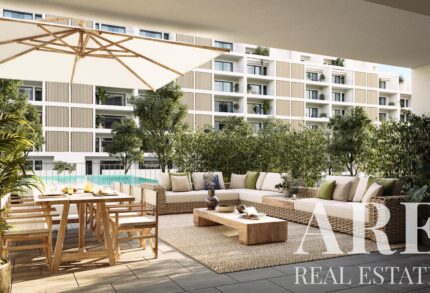 Apartment 4-bedroom for sale in Loures, Lisbon