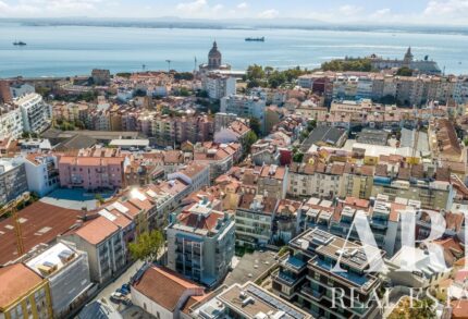 Apartment 2-bedroom for sale in Graça, Lisbon