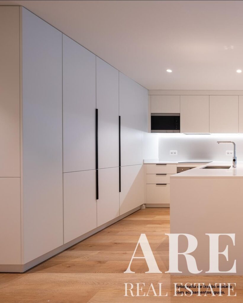 Top Floor Apartment 2-bedroom for sale in Vista Mirear, Miraflores, Oeiras, Lisbon