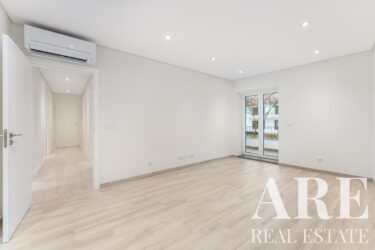 Apartment 2-bedroom for sale in Rua Dra Iracy Doyle 9, Centro Cascais, Cascais, Greater Lisbon &bull; ARE39624