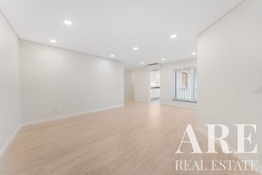 Apartment 2-bedroom for sale in Rua Dra Iracy Doyle 9, Centro Cascais, Cascais, Greater Lisbon &bull; ARE39651