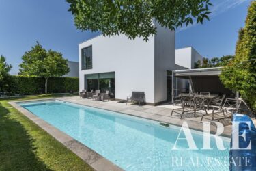 Villa 5-bedroom for sale in Carnaxide, Oeiras, Greater Lisbon &bull; ARE28221