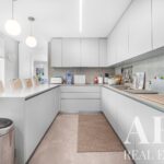 Apartment 4-bedroom for sale in Monte Estoril, Cascais, Greater Lisbon &bull; ARE39876 - gallery image