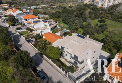 Villa 7-bedroom for sale in Setubal &bull; ARE35810
