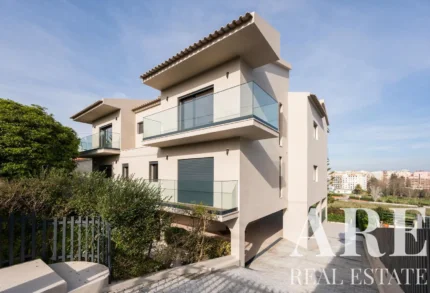 Villa 7-bedroom for sale in Setubal &bull; ARE35810