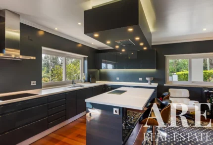 Villa 5-bedroom for sale in Estoril, Cascais, Greater Lisbon &bull; ARE37350