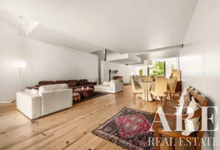 Villa 5-bedroom for sale in 2925-486 &bull; ARE40235