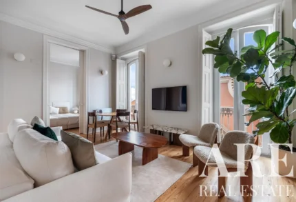 Apartment 3-bedroom for sale in Santos, Lisbon &bull; ARE40197