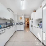 Apartment 4-bedroom for sale in Parque das Mil Flores development, Sete Rios, Lisbon &bull; ARE39219 - gallery image