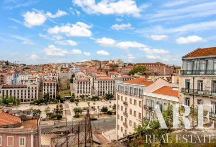 Apartment 3-bedroom for sale in Castelo, Lisbon &bull; ARE40283
