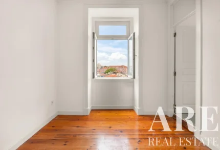 Apartment 3-bedroom for sale in Castelo, Lisbon &bull; ARE40283