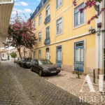 Apartment 3-bedroom for sale in Castelo, Lisbon &bull; ARE40283 - gallery image