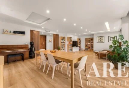 Apartment 4-bedroom for sale in Carcavelos, Cascais, Greater Lisbon &bull; ARE40382