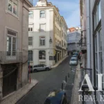Apartment 2-bedrooms for sale in Sé, Lisbon &bull; ARE40347 - gallery image