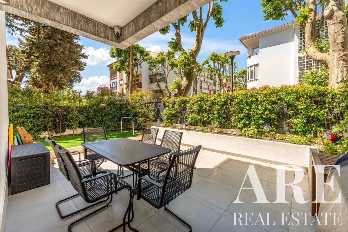 Apartment 4-bedroom for sale in Carcavelos, Cascais, Greater Lisbon • ARE40382