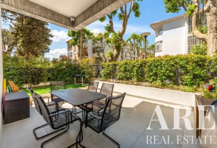 Apartment 4-bedroom for sale in Carcavelos, Cascais, Greater Lisbon &bull; ARE40382