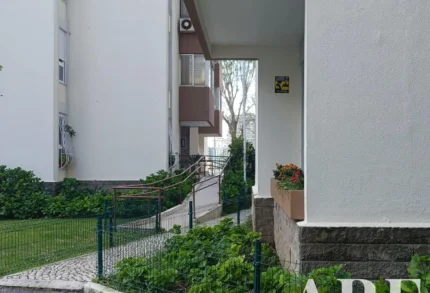 Apartment 4-bedroom for sale in Ameixoeira, Lisbon &bull; ARE40250