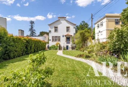 Villa 3-bedroom for sale in Oeiras, Greater Lisbon &bull; ARE40379