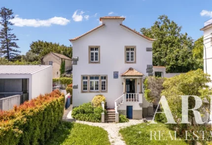 Villa 3-bedroom for sale in Oeiras, Greater Lisbon &bull; ARE40379