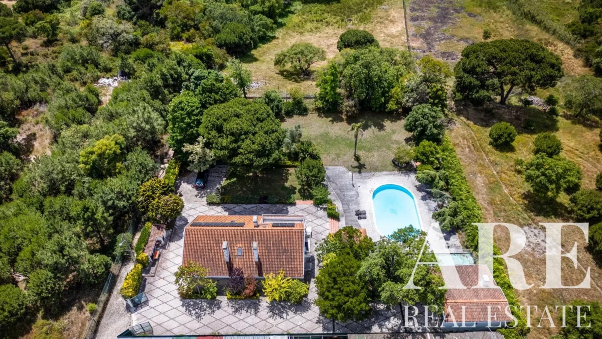 Farmhouse for sale in Lagoa de Albufeira, Sesimbra, Setubal • ARE40655