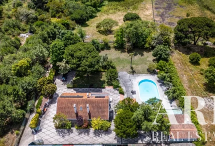 Farmhouse for sale in Lagoa de Albufeira, Sesimbra, Setubal &bull; ARE40655
