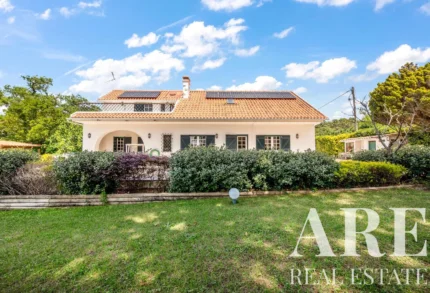 Farmhouse for sale in Lagoa de Albufeira, Sesimbra, Setubal &bull; ARE40655