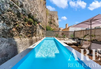 Villa 4-bedroom for sale in 24 de Julho, Lisbon &bull; ARE40373