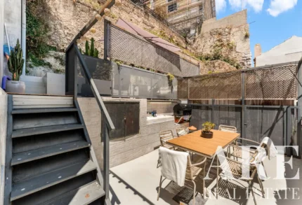 Villa 4-bedroom for sale in 24 de Julho, Lisbon &bull; ARE40373