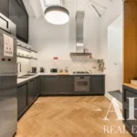 Villa 4-bedroom for sale in 24 de Julho, Lisbon &bull; ARE40373 - gallery image