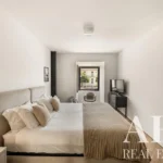 Villa 4-bedroom for sale in 24 de Julho, Lisbon &bull; ARE40373 - gallery image