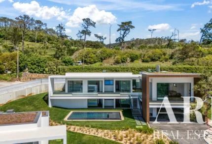 Villa 4-bedroom for sale in Sintra, Greater Lisbon &bull; ARE40107