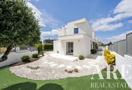 Villa 4-bedroom for sale in Nova Queijas, Oeiras, Greater Lisbon &bull; ARE40780