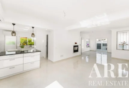 Villa 4-bedroom for sale in Abuxarda, Cascais, Greater Lisbon &bull; ARE40775
