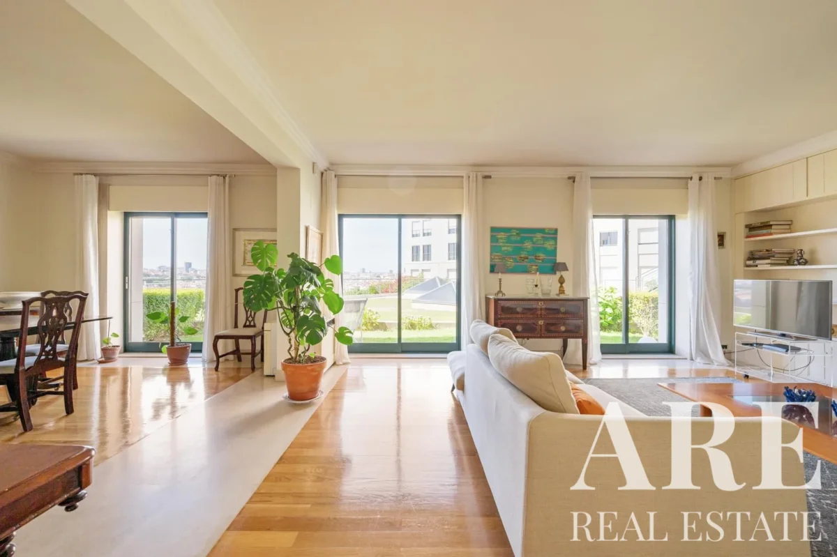 Duplex Apartment 3-bedroom for sale in Graça, Lisbon • ARE40837