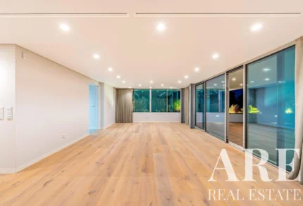 Villa 4-bedroom for sale in Cascais, Greater Lisbon &bull; ARE40618