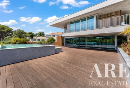 Villa 4-bedroom for sale in Cascais, Greater Lisbon &bull; ARE40618