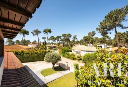 Villa 5-bedroom for sale in Aroeira, Almada, Setubal &bull; ARE40871