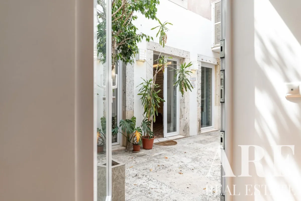 Apartment 4-bedroom for sale in Lisbon &bull; ARE41013