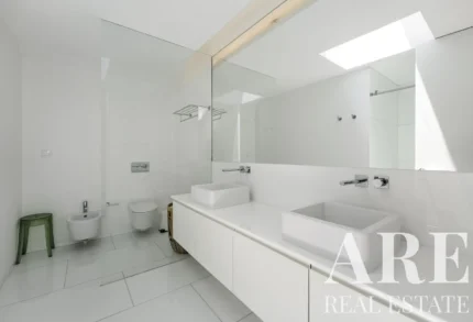 Apartment 5-bedroom for sale in Restelo, Lisbon &bull; ARE40881