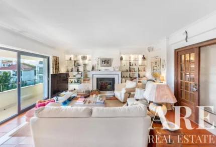 Apartment 4-bedroom for sale in Cascais, Greater Lisbon &bull; ARE40904